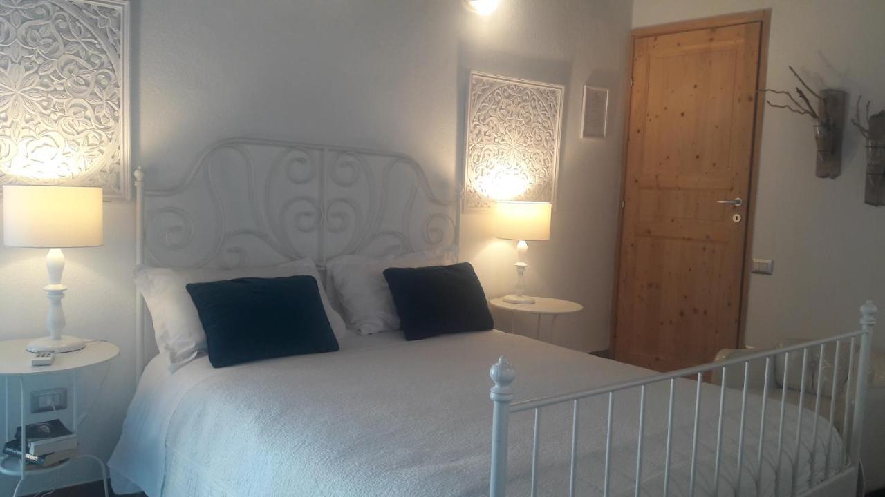 La Casa Di Nina Bed & Breakfast La Maddalena  ภายนอก รูปภาพ