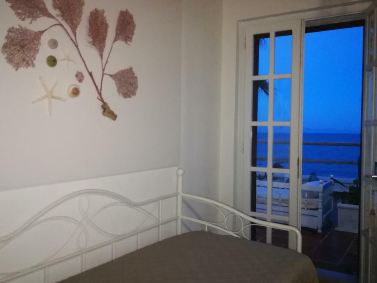 La Casa Di Nina Bed & Breakfast La Maddalena  ภายนอก รูปภาพ