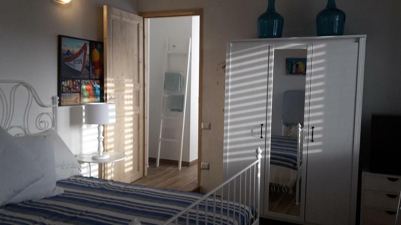 La Casa Di Nina Bed & Breakfast La Maddalena  ภายนอก รูปภาพ